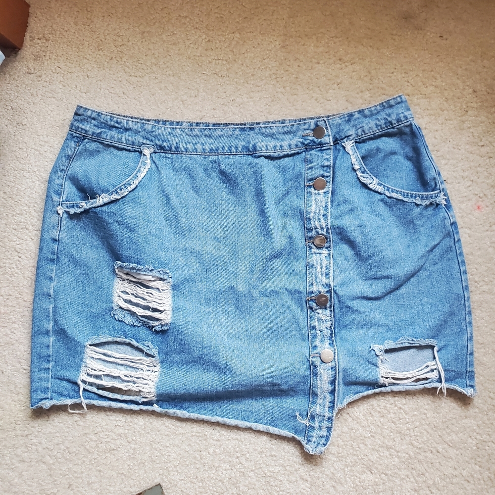 Plus size 3XL jean skirt, forever 21, like new, distressed, real pockets